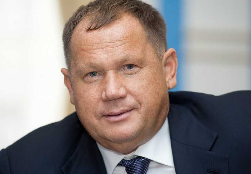 Серый кардинал Перми Владимир Плотников удостоен медали и продолжает отдыхать в Европе
