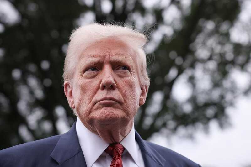 Трамп появился на публике после слухов о смерти: опубликован снимок президента