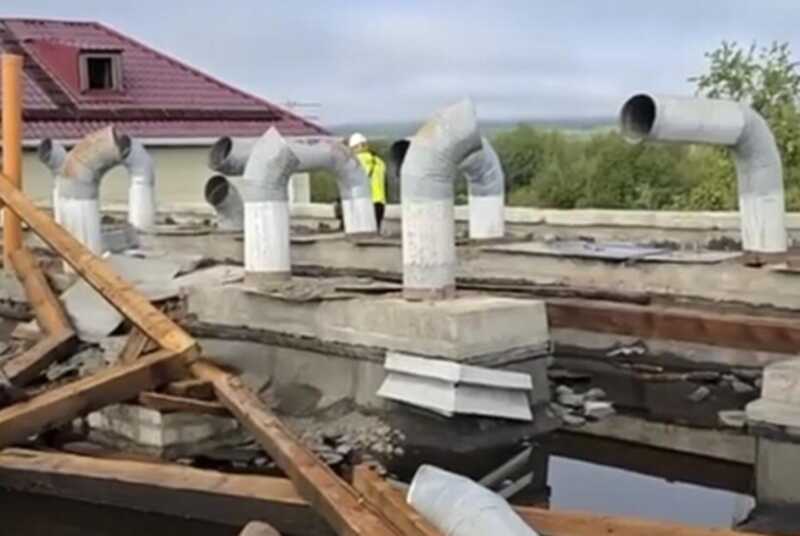 Ураган повредил крышу инфекционной больницы в Биробиджане