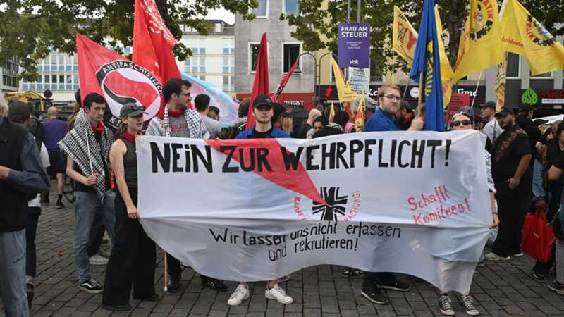 Акция против войны в центре Кельна обернулась насилием