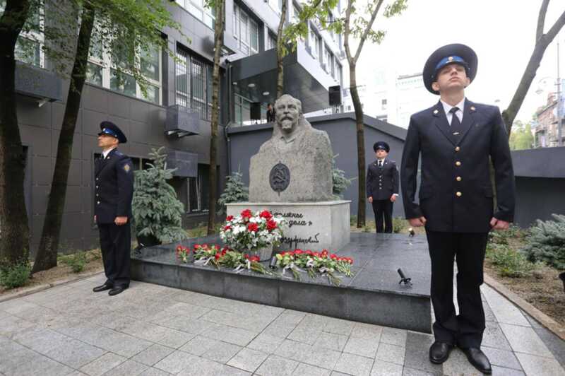 Во Владивостоке был установлен памятник Феликсу Дзержинскому