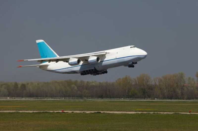 Самолет Ан-124 пролетел низко над районом Новой Москвы