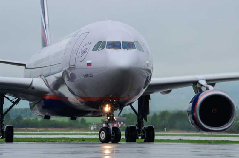  Sukhoi Superjet         Airbus A330